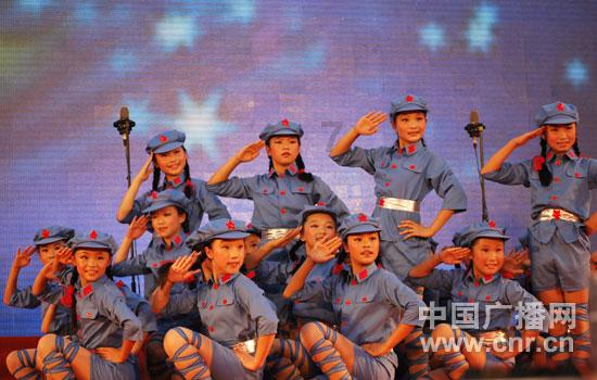 谢婷婷：情史胜过谢贤，多个男朋友无缝衔接，为何37岁未婚生女